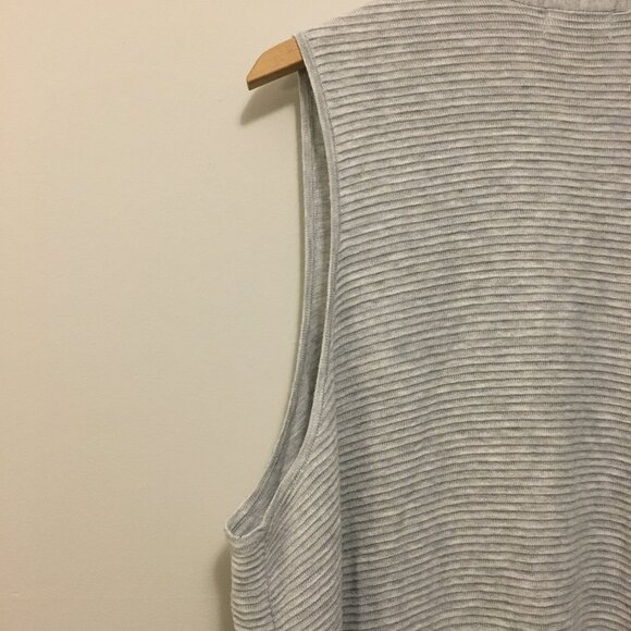 Long Grey Knit Horizontal Ribbed Sleeveless Open Cardigan - Picture 9 of 11